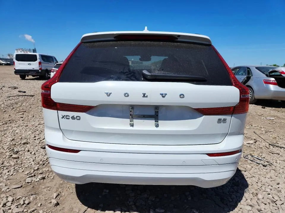 2022 VOLVO XC60 B5 MOMENTUM  