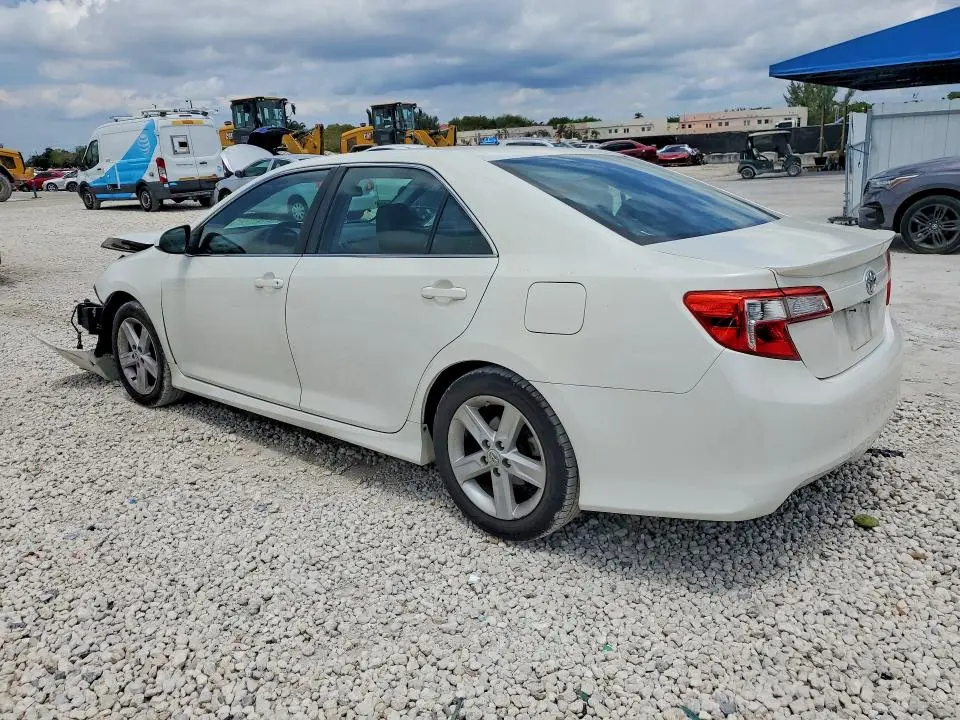 2014 TOYOTA CAMRY SE  