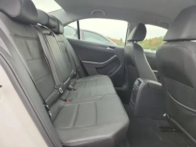 2012 VOLKSWAGEN JETTA SE  