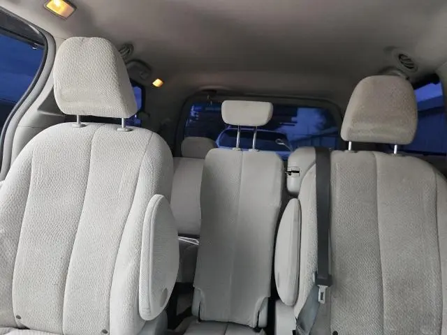 2013 TOYOTA SIENNA LE  