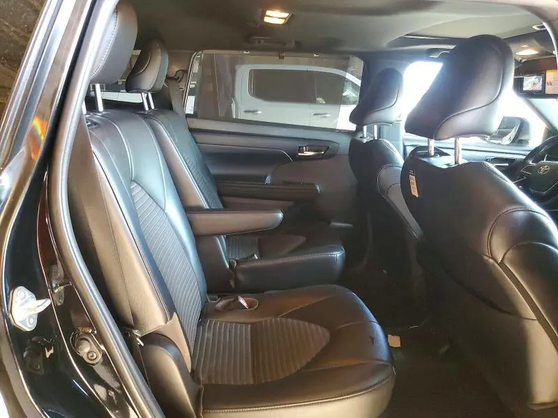 2021 TOYOTA HIGHLANDER XSE  