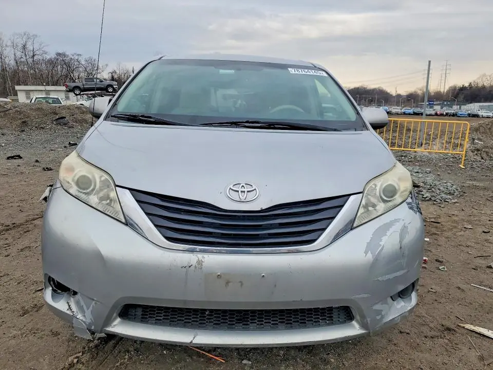 2012 TOYOTA SIENNA LE 8-PASSENGER  