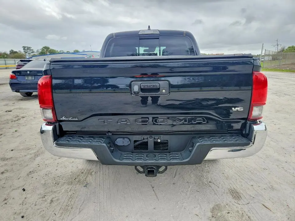 2020 TOYOTA TACOMA SR5 V6  