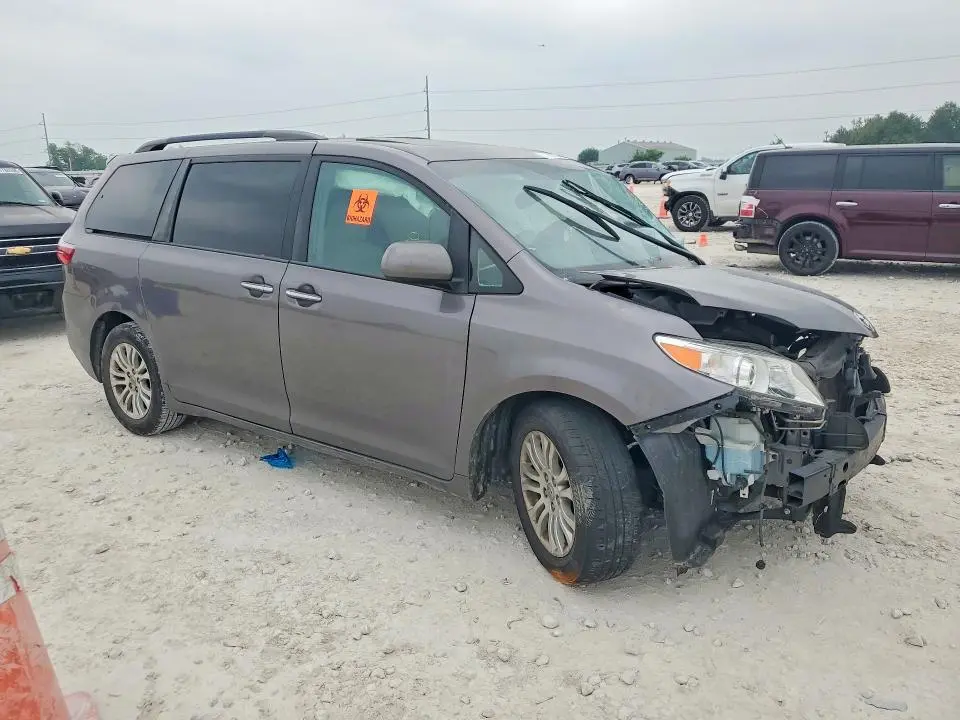 2017 TOYOTA SIENNA XLE 8-PASSENGER  