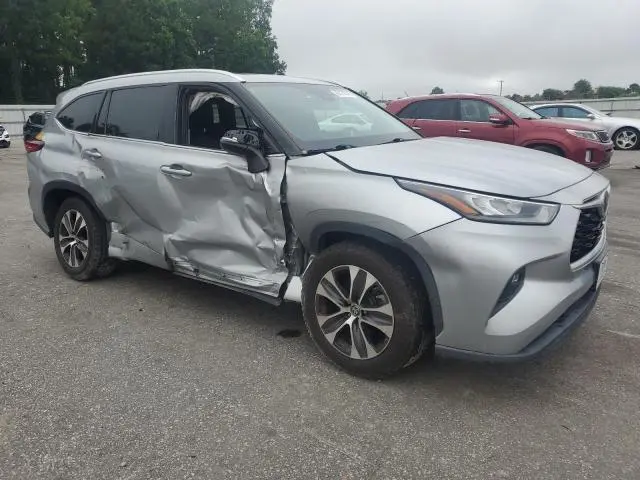 2020 TOYOTA HIGHLANDER XLE  