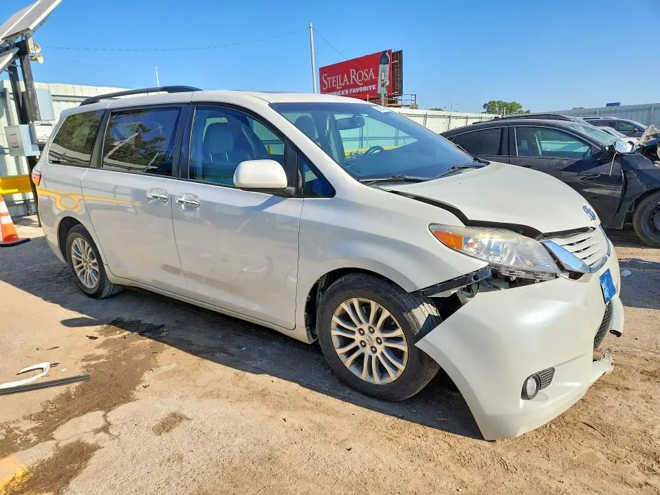 2015 TOYOTA SIENNA XLE 8-PASSENGER  