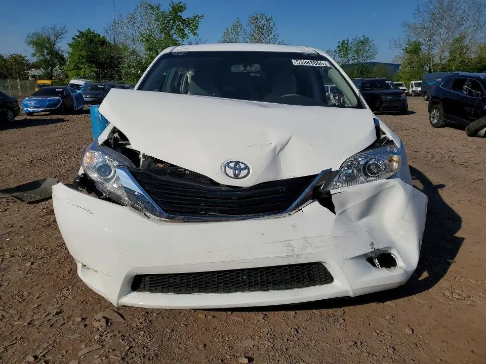 2011 TOYOTA SIENNA LE  