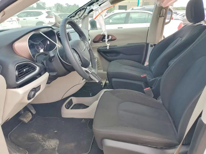 2024 CHRYSLER VOYAGER LX  