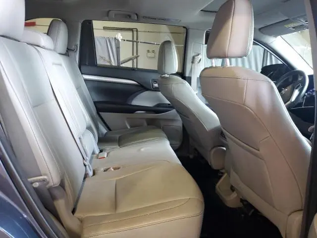 2018 TOYOTA HIGHLANDER SE  