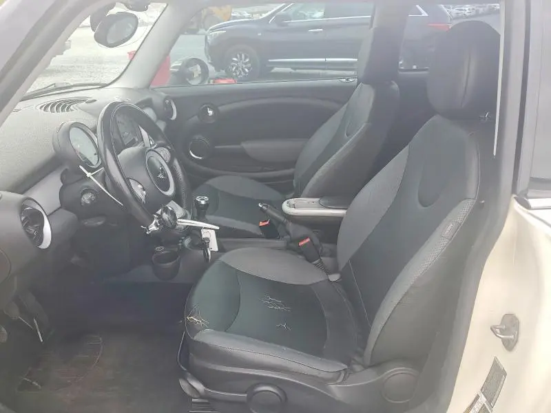 2010 MINI COOPER   