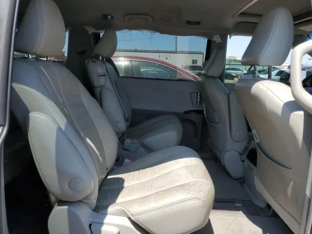 2013 TOYOTA SIENNA XLE