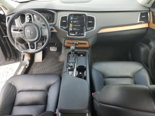 2022 VOLVO XC90 T6 MOMENTUM  