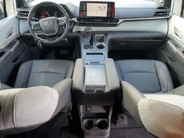 2022 TOYOTA SIENNA XSE  