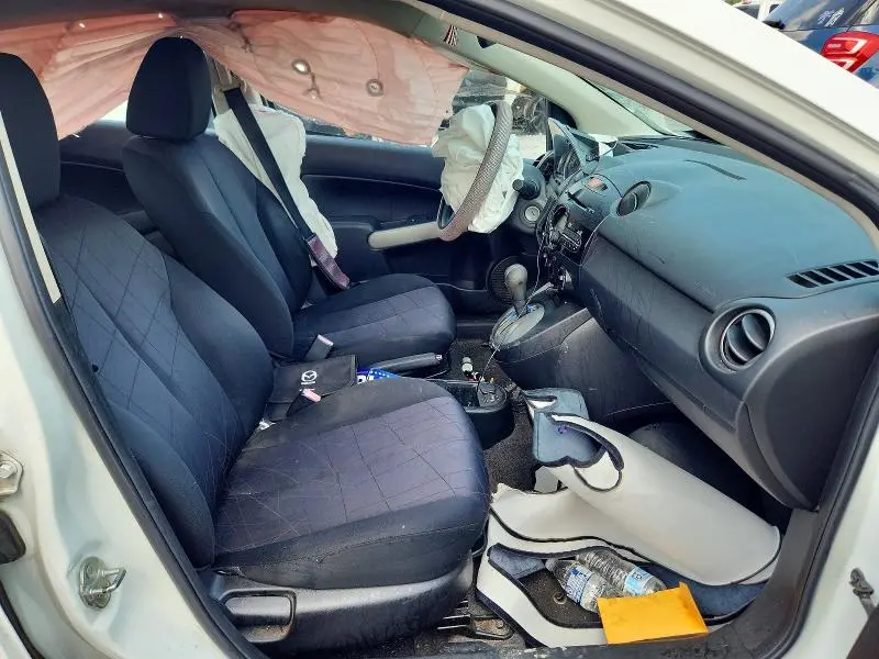 2013 MAZDA MAZDA2   