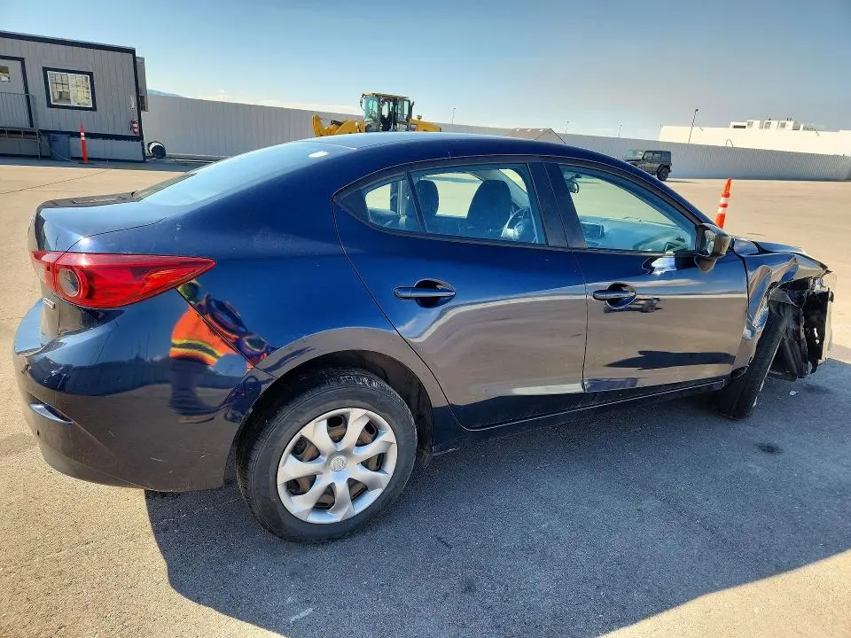 2015 MAZDA 3 SV  