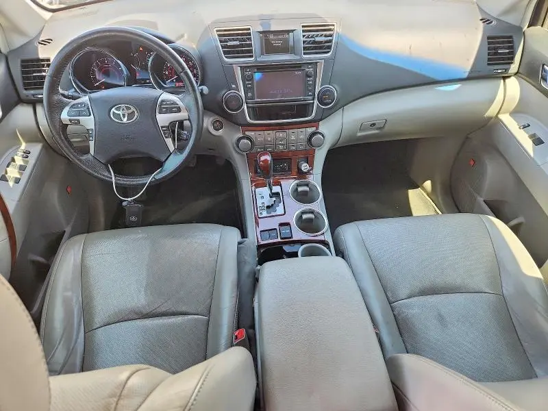 2013 TOYOTA HIGHLANDER LIMITED  