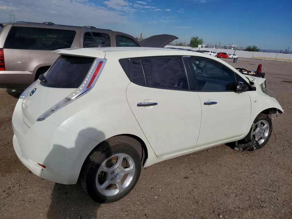 2011 NISSAN LEAF SV  