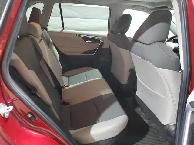 2021 TOYOTA RAV4 XLE  