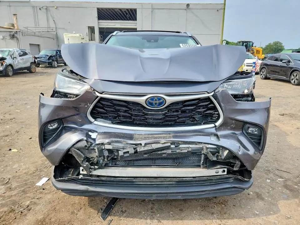 2020 TOYOTA HIGHLANDER HYBRID XLE  
