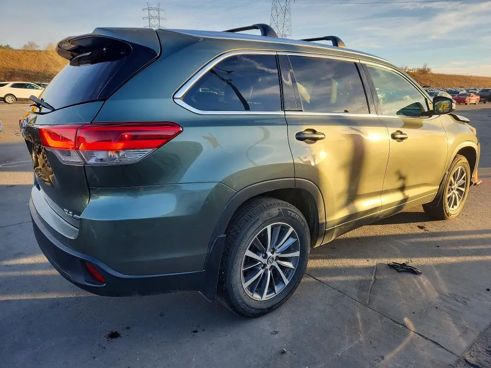 2017 TOYOTA HIGHLANDER SE  