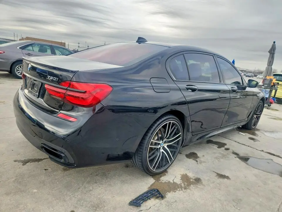 2018 BMW 750 XI  