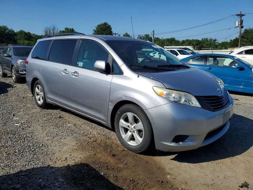 2011 TOYOTA SIENNA LE  