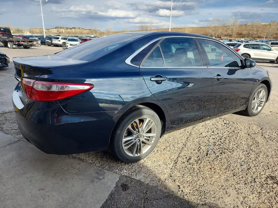 2016 TOYOTA CAMRY SE  