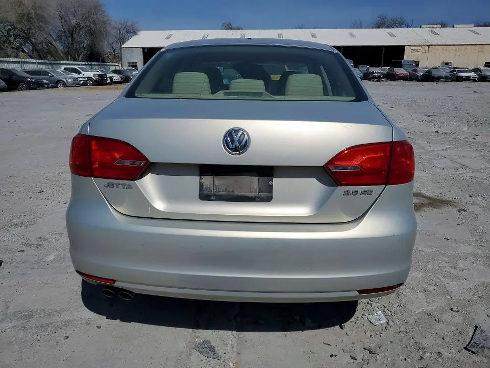 2011 VOLKSWAGEN JETTA SE  