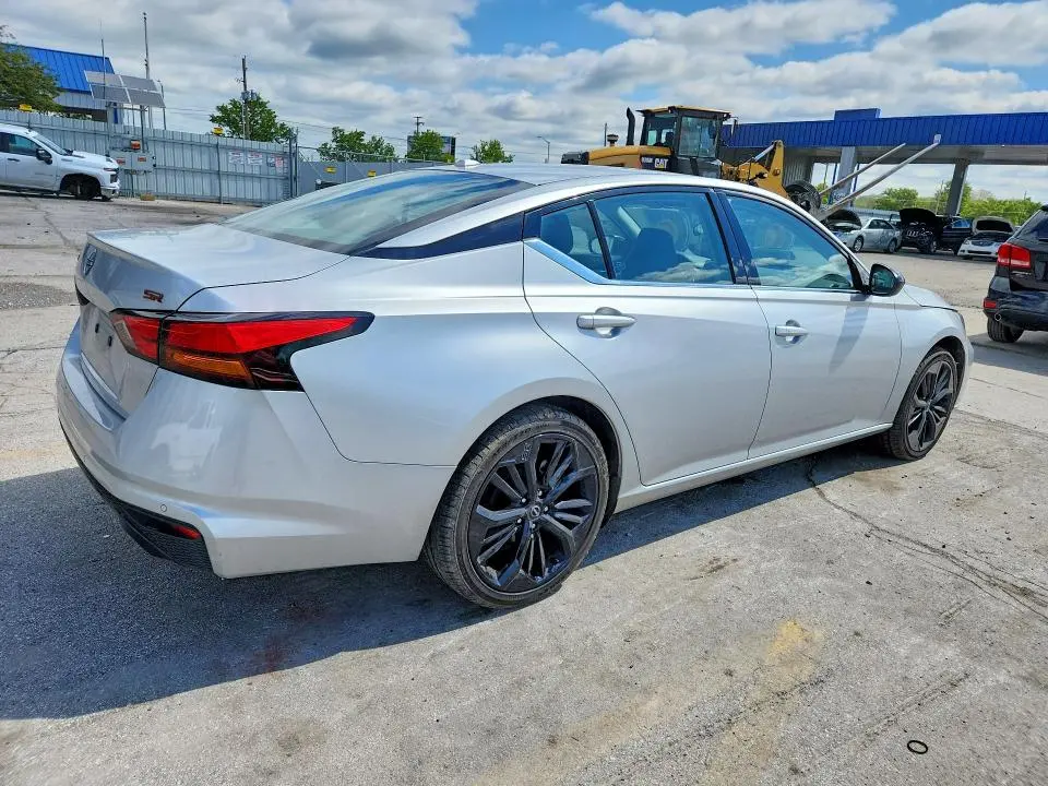 2024 NISSAN ALTIMA SR  