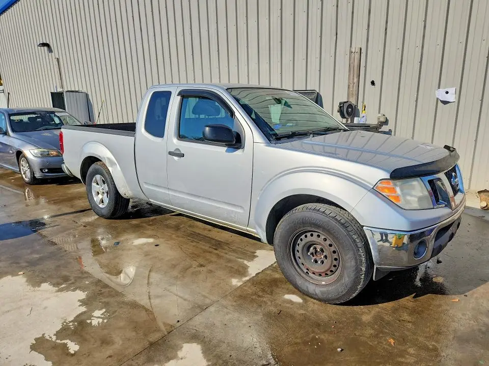 2010 NISSAN FRONTIER SE V6  
