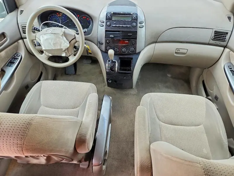 2010 TOYOTA SIENNA LE 7-PASSENGER  