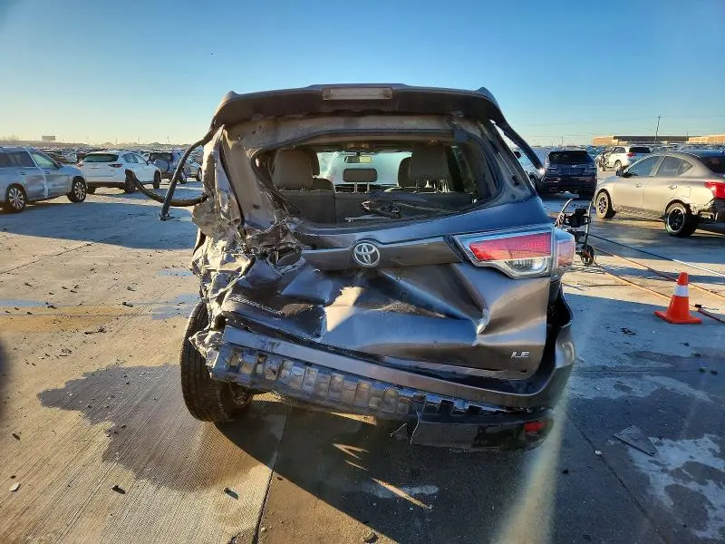 2016 TOYOTA HIGHLANDER LE  