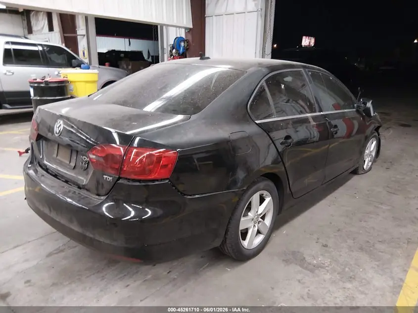 2013 VOLKSWAGEN JETTA 2.0L TDI