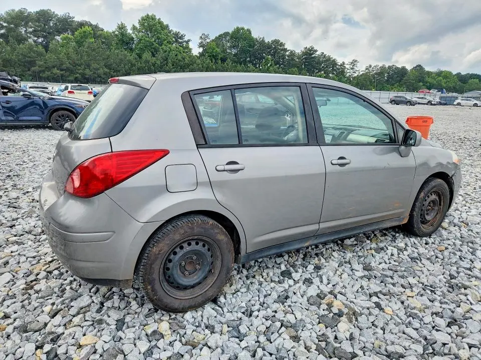 2011 NISSAN VERSA   