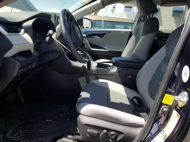 2021 TOYOTA RAV4 XLE  