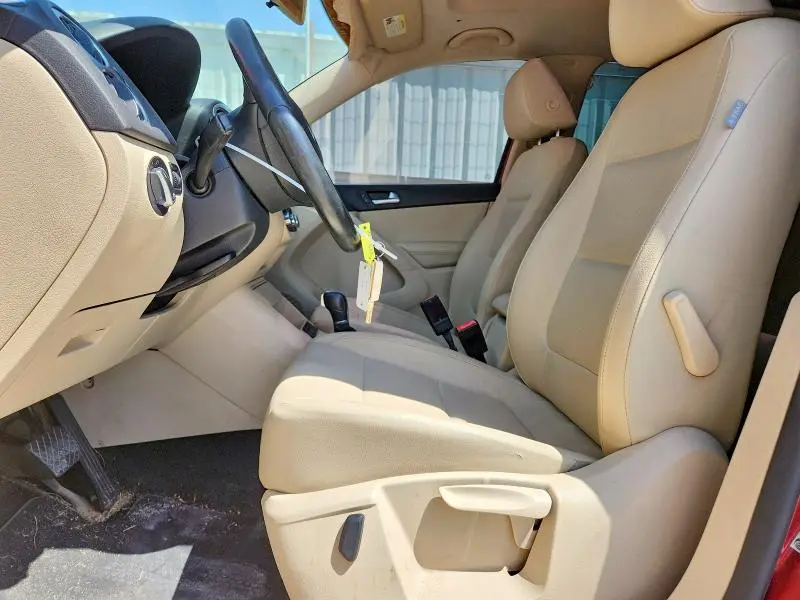 2011 VOLKSWAGEN TIGUAN S  
