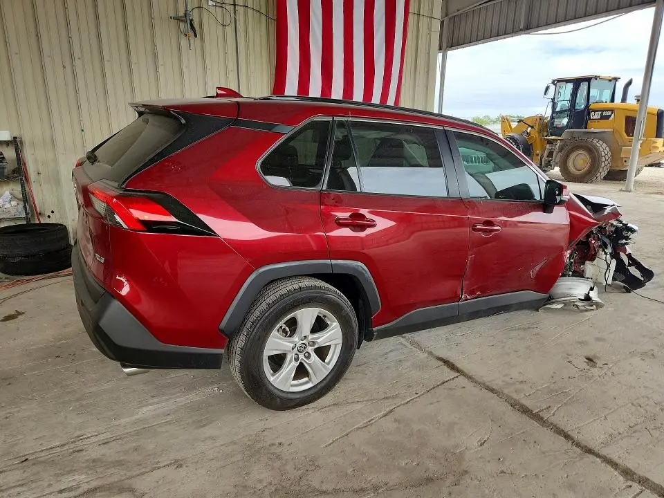 2021 TOYOTA RAV4 XLE  