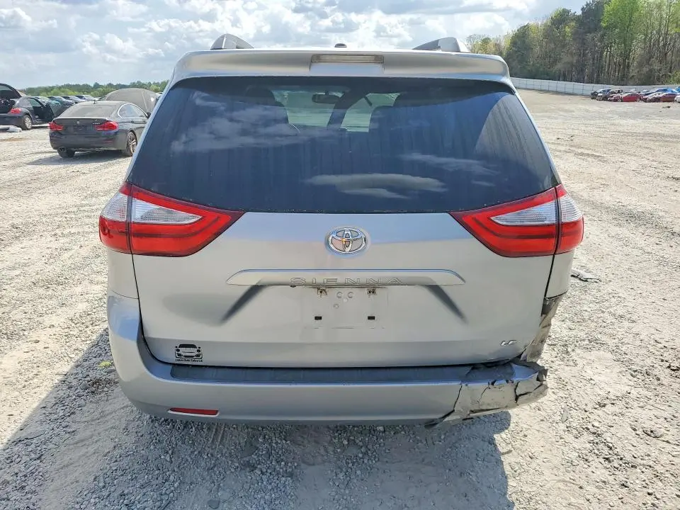 2015 TOYOTA SIENNA LE 8-PASSENGER  