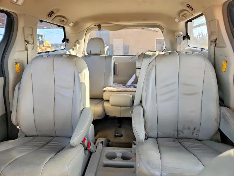2014 TOYOTA SIENNA XLE 8-PASSENGER  