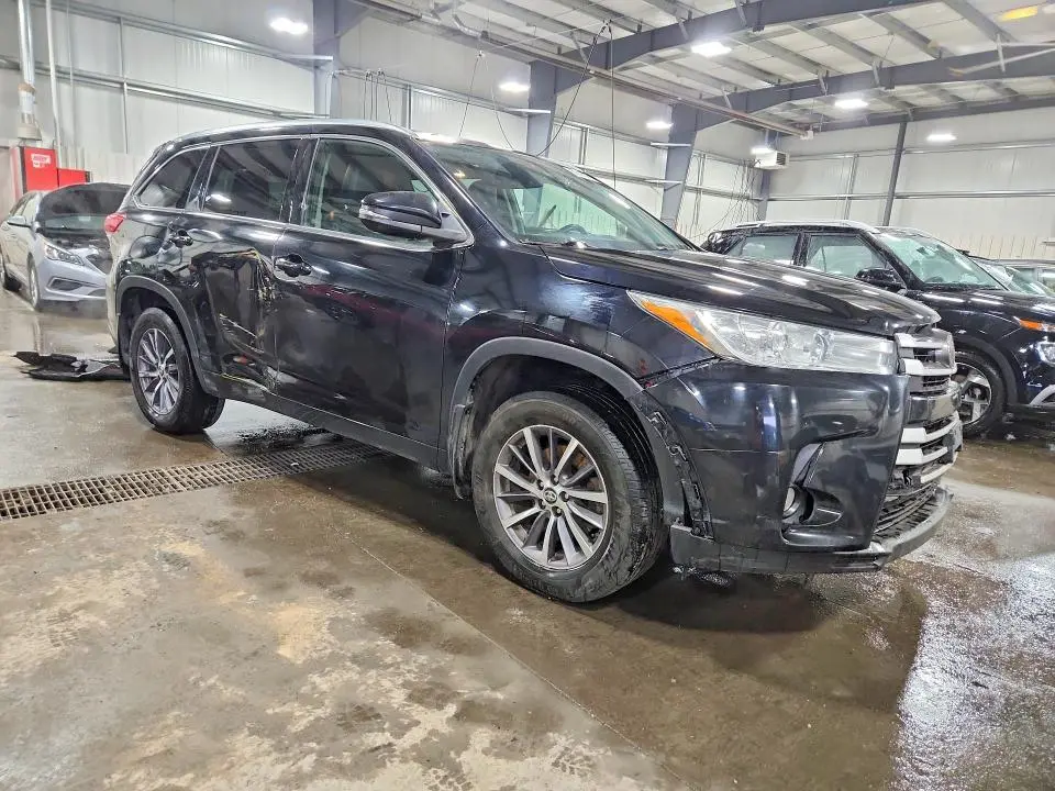 2017 TOYOTA HIGHLANDER XLE  