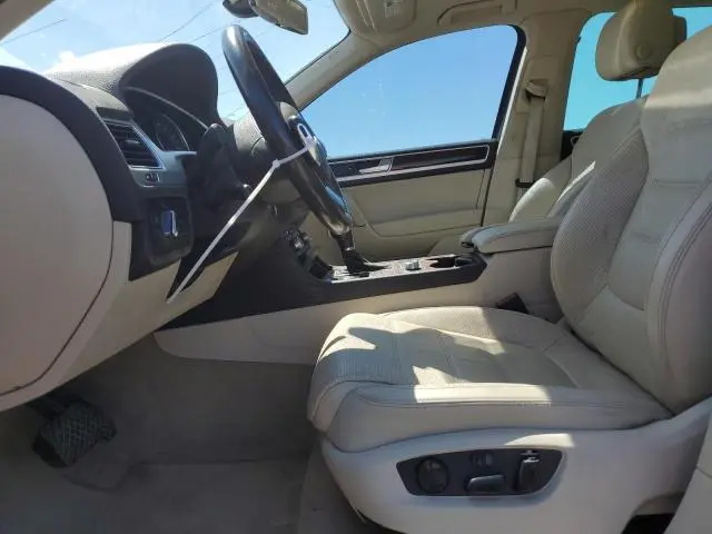 2016 VOLKSWAGEN TOUAREG SPORT  