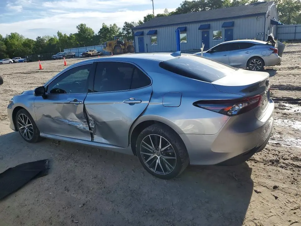 2023 TOYOTA CAMRY XLE  