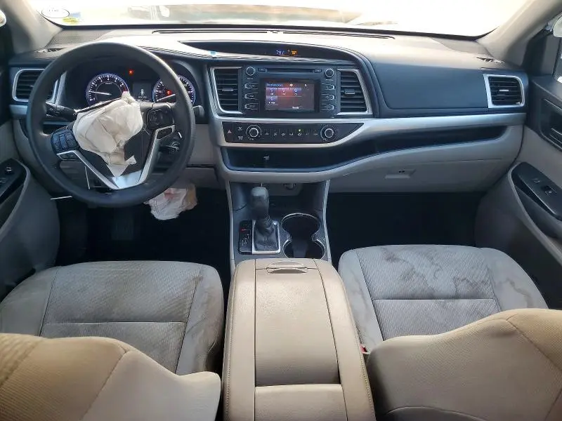 2016 TOYOTA HIGHLANDER LE  