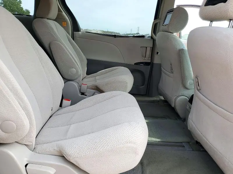 2012 TOYOTA SIENNA LE  