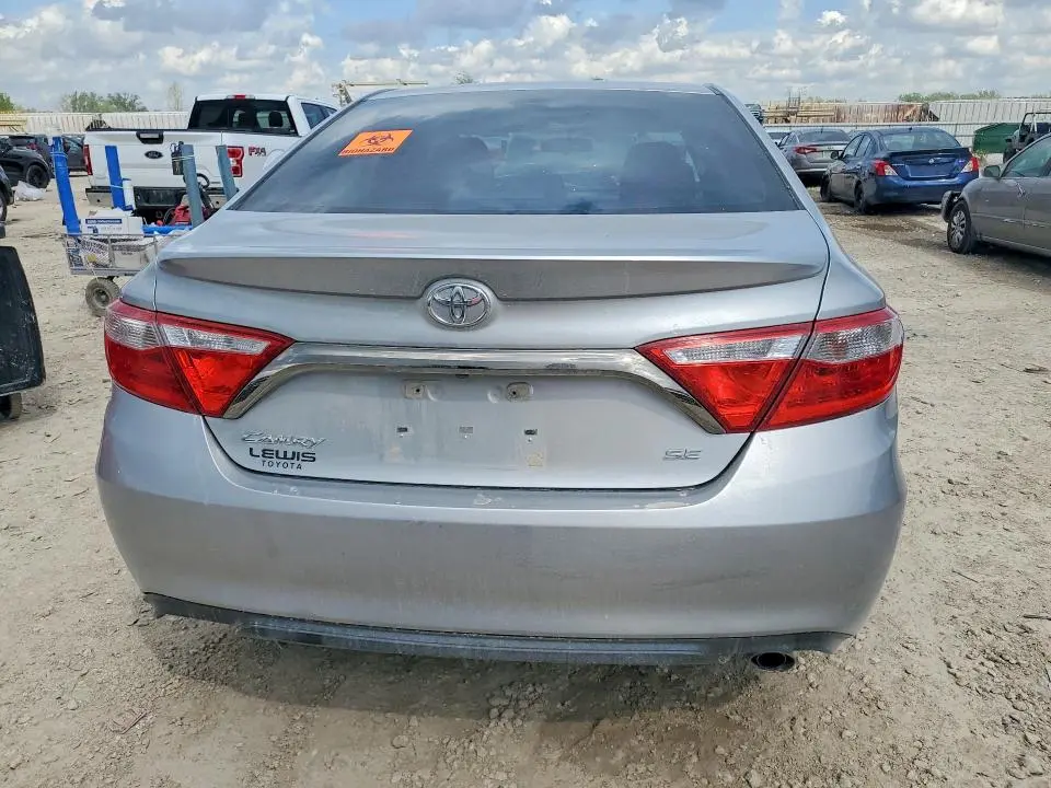 2015 TOYOTA CAMRY SE  