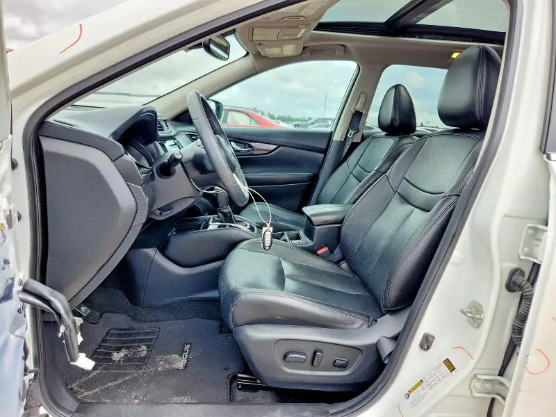 2017 NISSAN ROGUE SL  