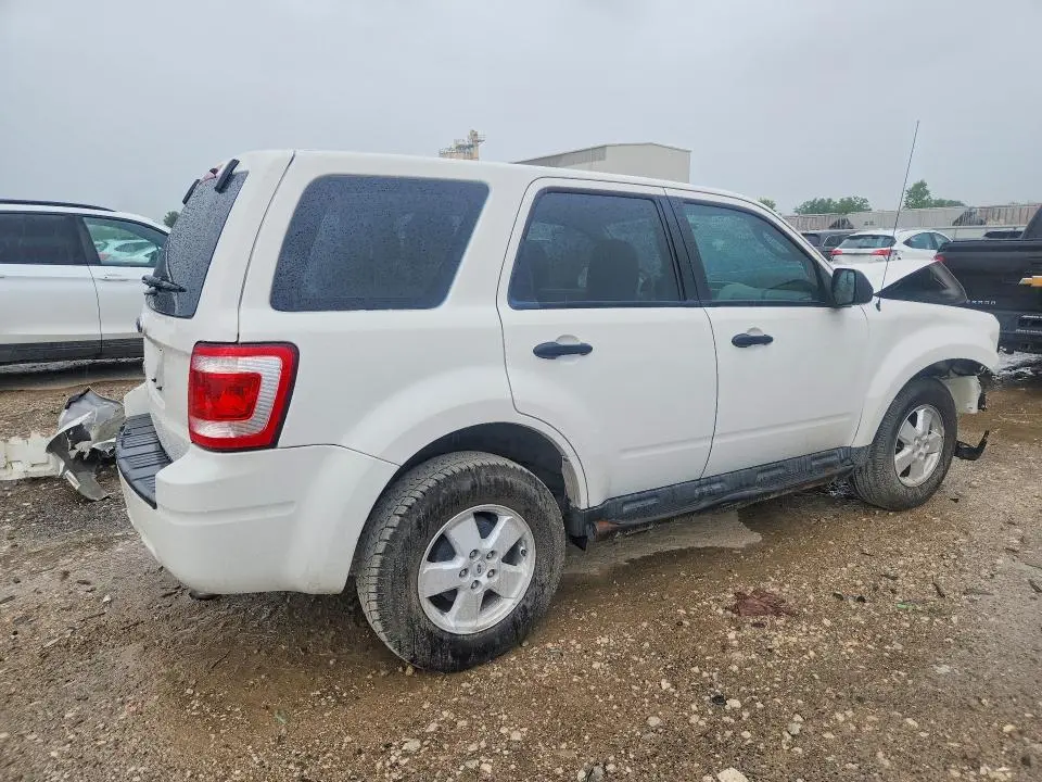 2011 FORD ESCAPE XLS  