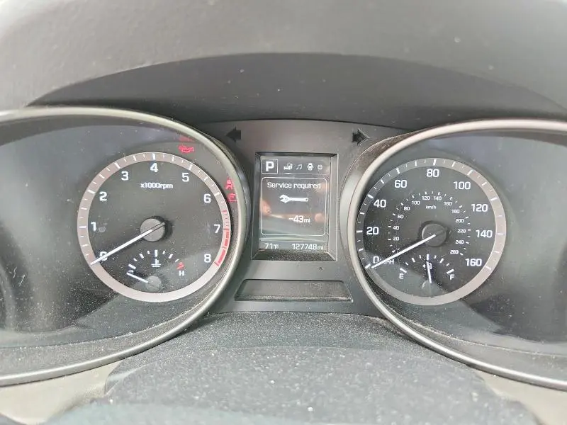 2018 HYUNDAI SANTA FE SE  