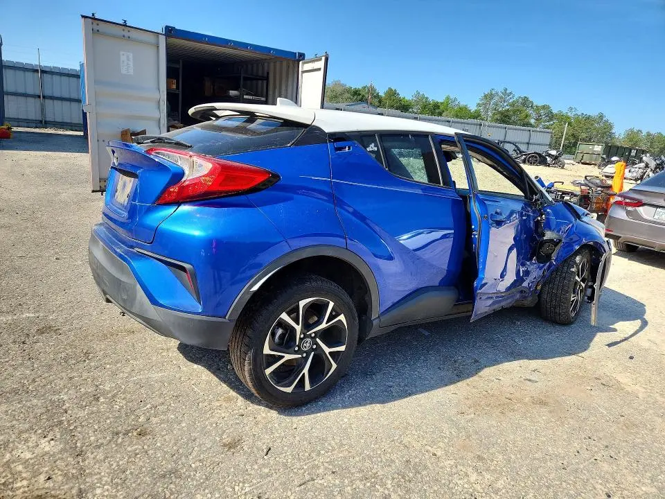 2019 TOYOTA C-HR XLE  