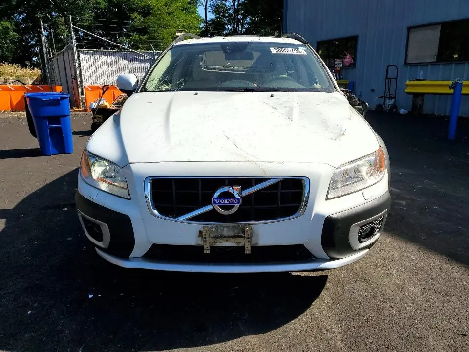 2013 VOLVO XC70 3.2  